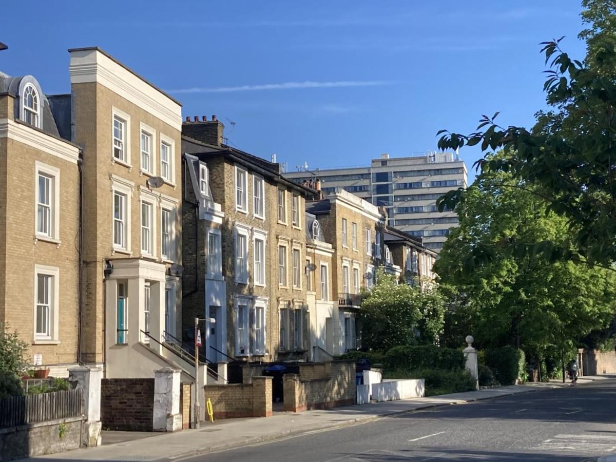 Stunning Ground Floor Garden - Entire Apartment, Centrally Located, With Free Off Road Parking By Flat & Wiffi, Beautifully Secluded, 3 Mins From Amenities Londra