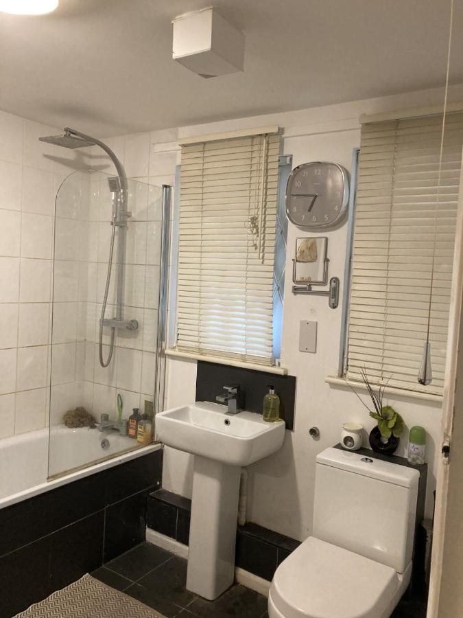 Stunning Ground Floor Garden - Entire Apartment, Centrally Located, With Free Off Road Parking By Flat & Wiffi, Beautifully Secluded, 3 Mins From Amenities Apartament *