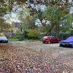 STUNNING GARDEN APARTM, CENTRALLY LOCATED, FREE FAST Wiffi, WITH FREE OFF ROAD PARKING BEAUTIFULLY SECLUDED GARDEN APARTMENT