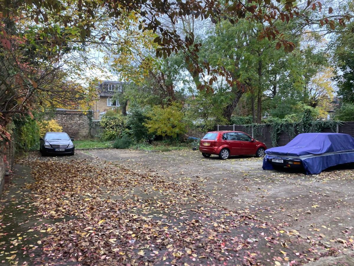 Stunning Ground Floor Garden - Entire Apartment, Centrally Located, With Free Off Road Parking By Flat & Wiffi, Beautifully Secluded, 3 Mins From Amenities Apartment London